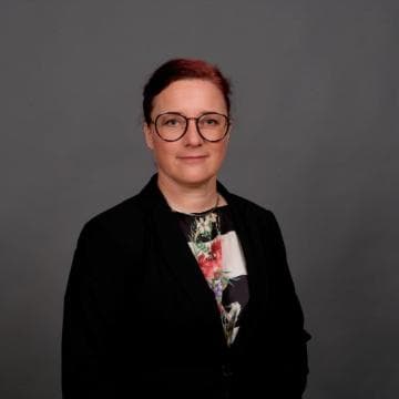 dr. Polona Tratnik